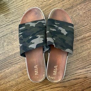 MIA Camo slides